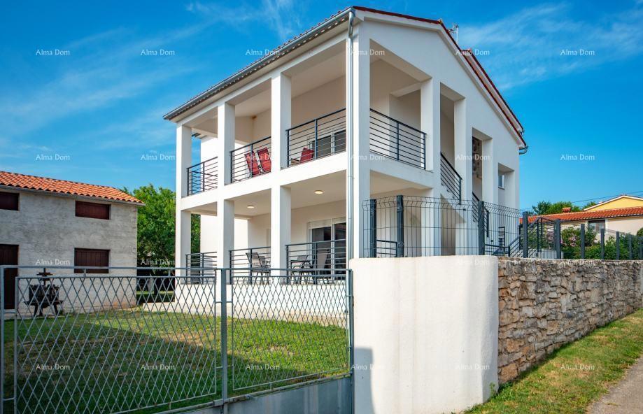 Prodamo atraktivno hišo z dvema apartmajema, LIŽNJAN!