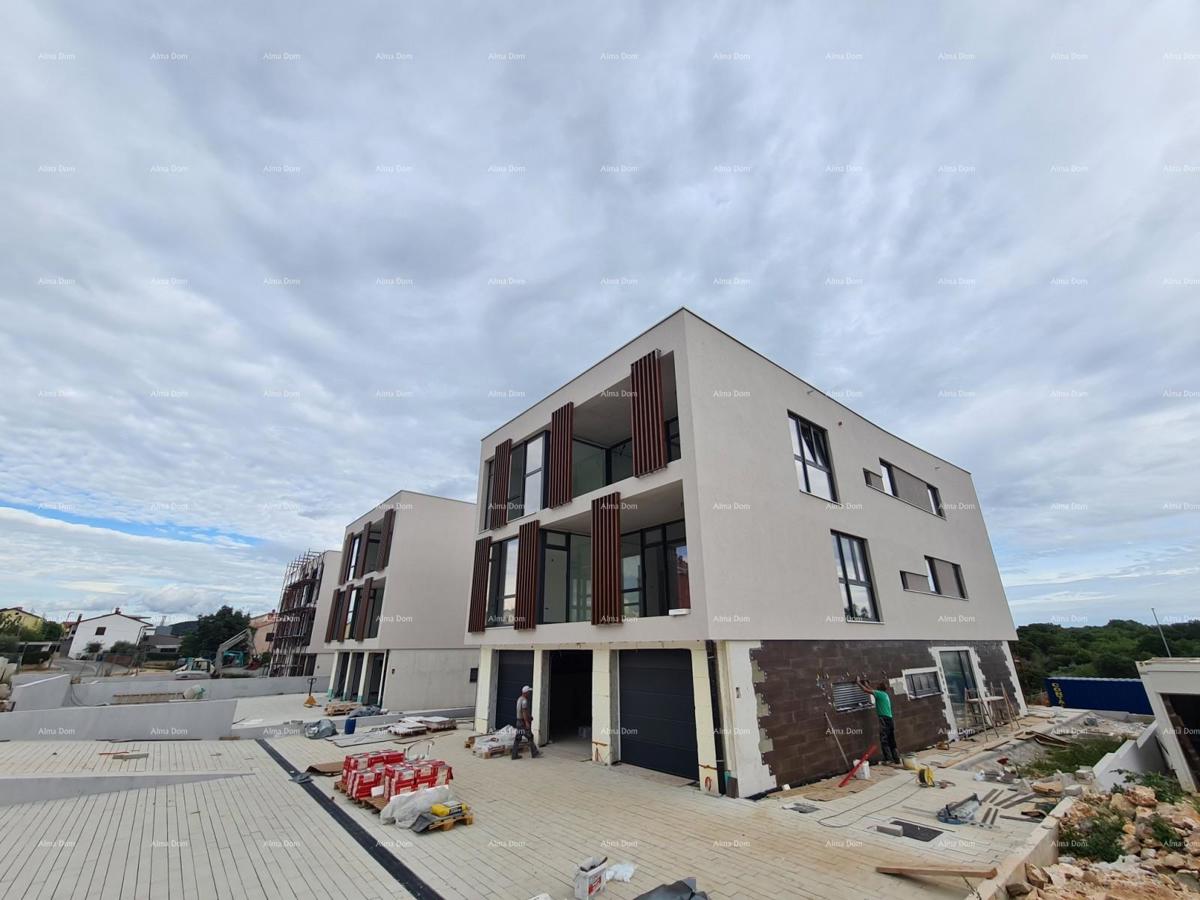 Novi, moderni stanovanjski kompleks, Rovinj! Dvonadstropno stanovanje s parkirnim in garažnim mestom!