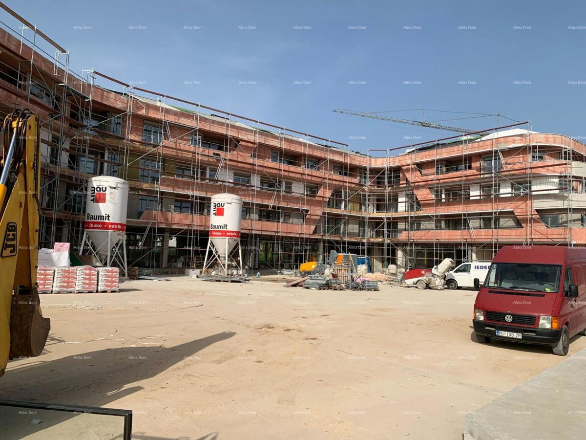 Poreč, stanovanjsko poslovni objekt v gradnji s stanovanji in podzemnimi garažami