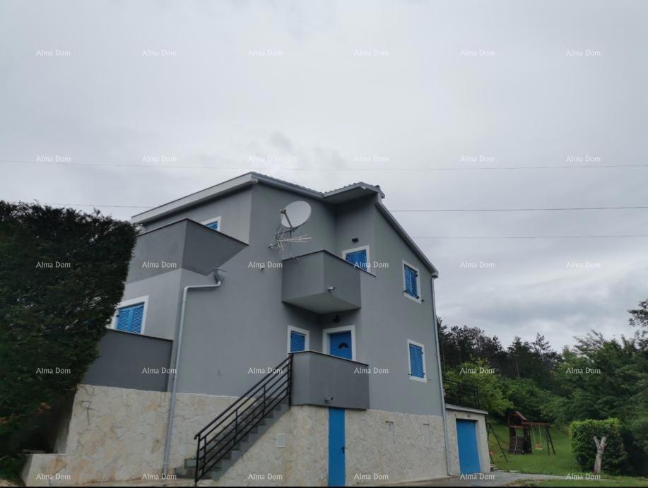 NAPRODAJ: Prenovljena hiša z bazenom in prostorno parcelo 3865 m² pri Buzetu!