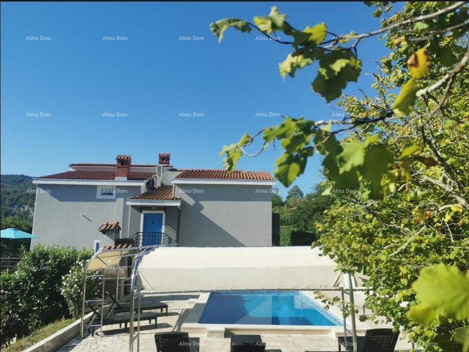 NAPRODAJ: Prenovljena hiša z bazenom in prostorno parcelo 3865 m² pri Buzetu!