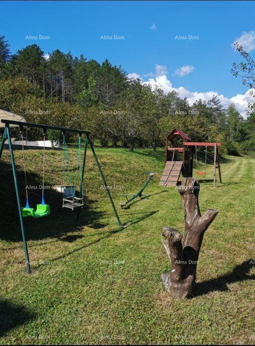 NAPRODAJ: Prenovljena hiša z bazenom in prostorno parcelo 3865 m² pri Buzetu!