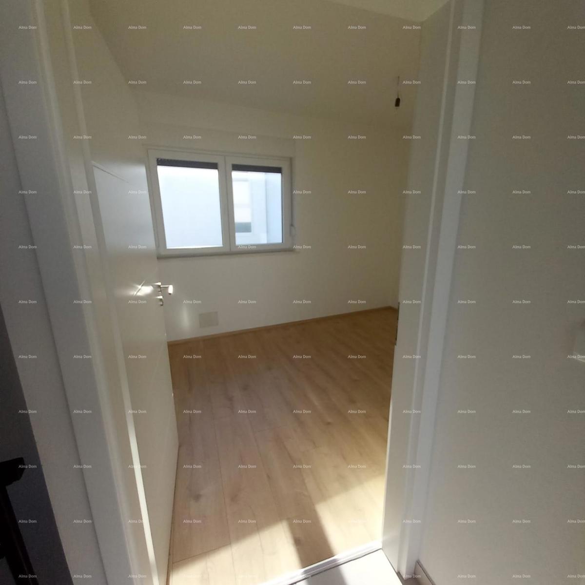 Prodamo novo hišo z bazenom na odlični lokaciji, blizu morja!
