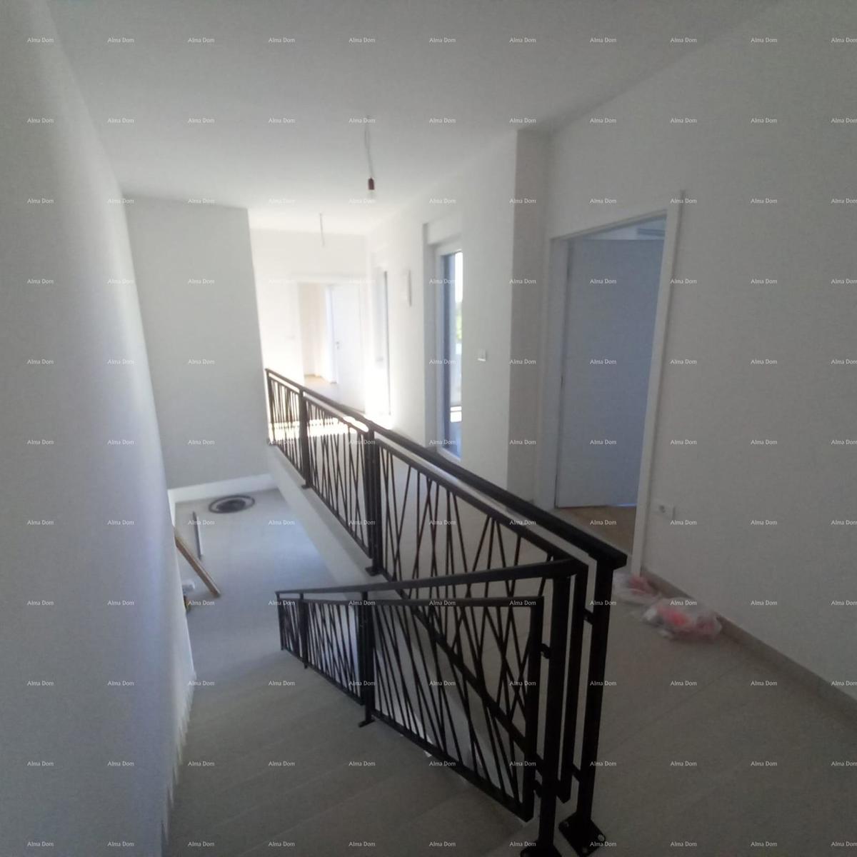 Prodamo novo hišo z bazenom na odlični lokaciji, blizu morja!