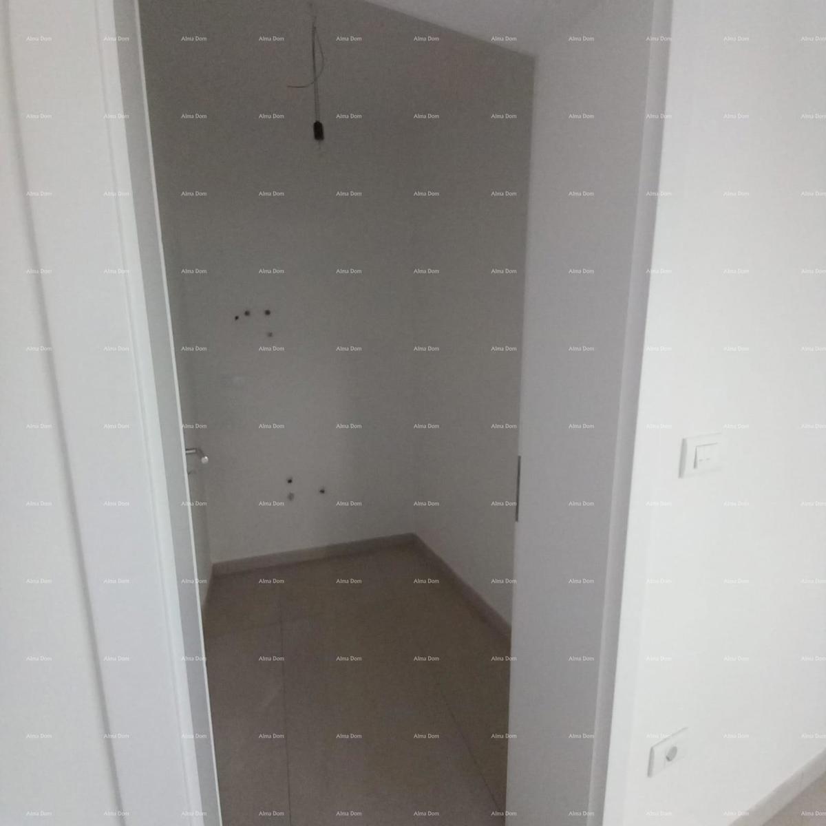 Prodamo novo hišo z bazenom na odlični lokaciji, blizu morja!