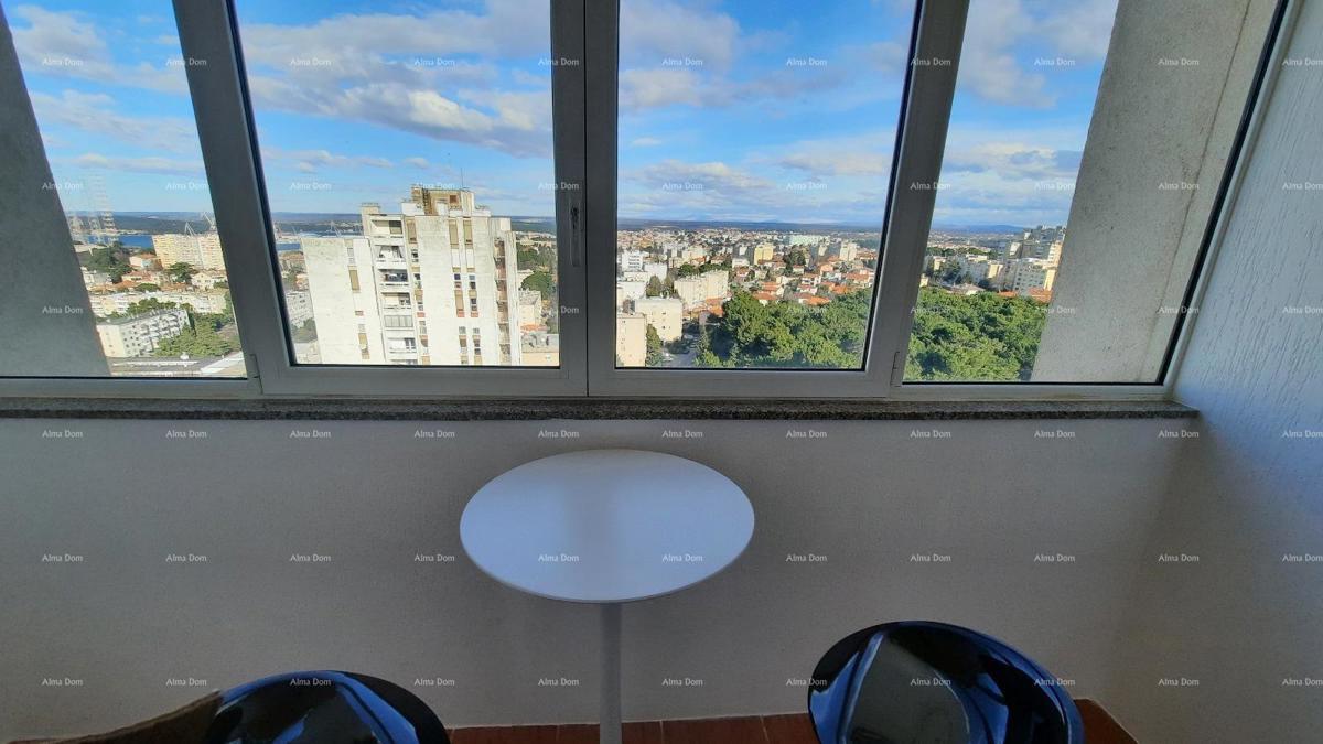 Pula, Veruda, 58 m² veliko stanovanje s panoramskim razgledom, 500 m od morja