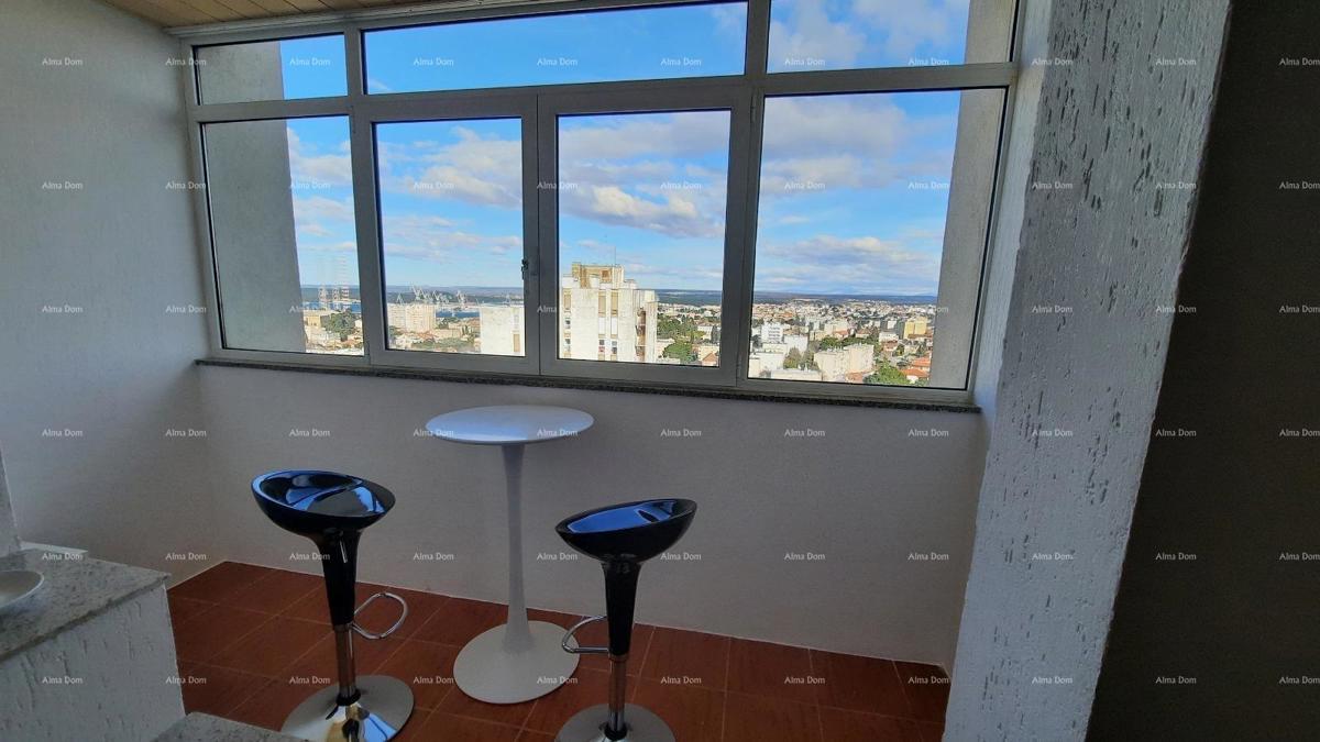 Pula, Veruda, 58 m² veliko stanovanje s panoramskim razgledom, 500 m od morja