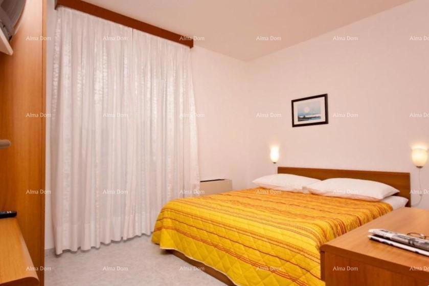 Investicija iz sanj: šarmanten hotel v Krnici, 200 m od morja