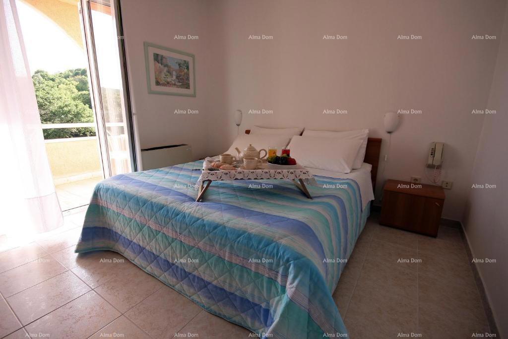 Investicija iz sanj: šarmanten hotel v Krnici, 200 m od morja