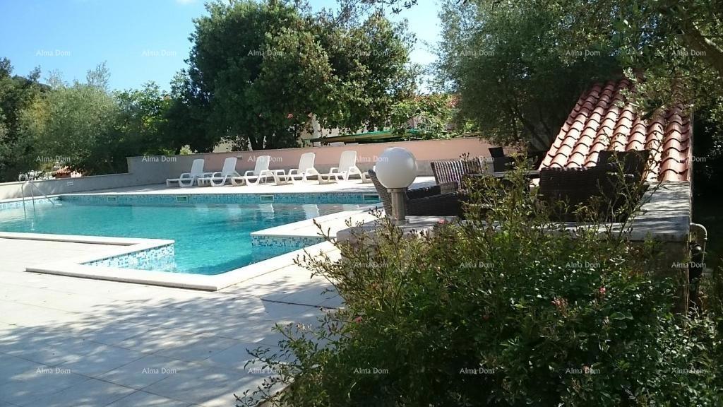 Investicija iz sanj: šarmanten hotel v Krnici, 200 m od morja