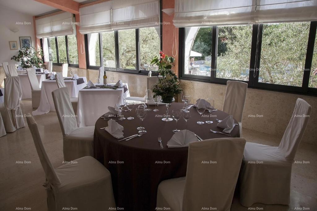 Investicija iz sanj: šarmanten hotel v Krnici, 200 m od morja