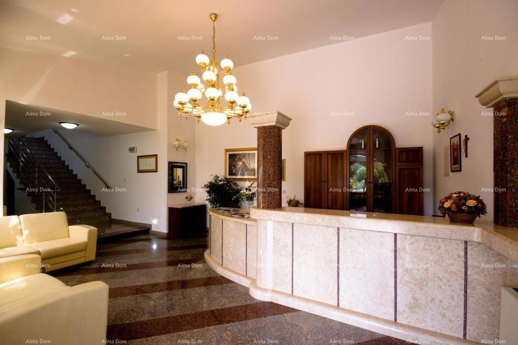 Investicija iz sanj: šarmanten hotel v Krnici, 200 m od morja