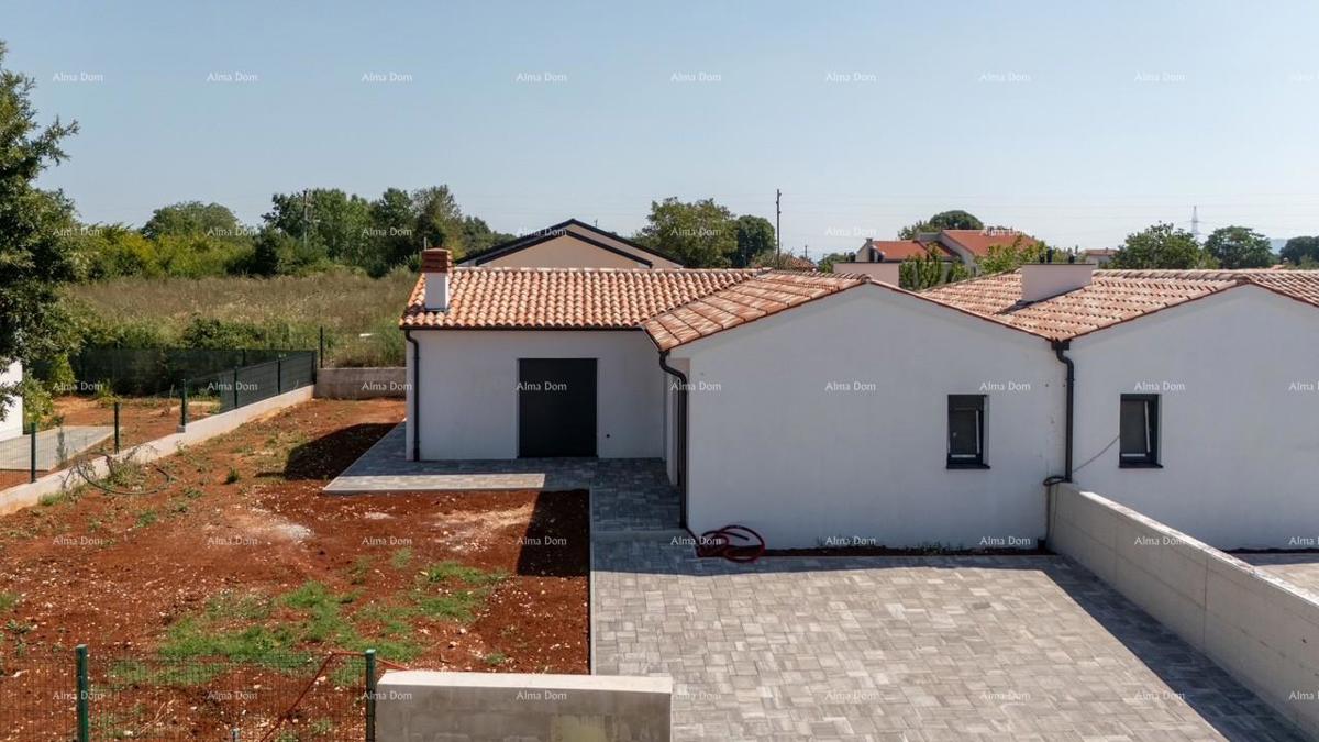 Barban Kožljani, majhna istrska vas, začeta gradnja dveh dvojčkov.