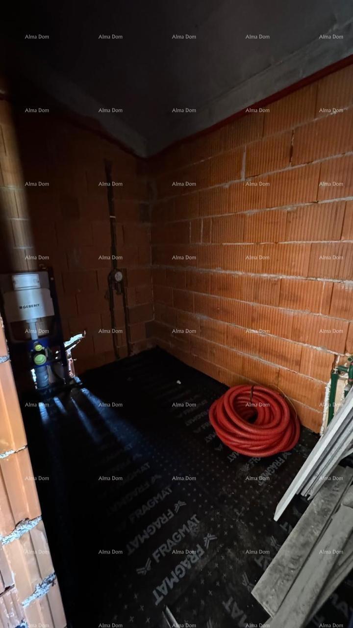 Barban Kožljani, majhna istrska vas, začeta gradnja dveh dvojčkov.