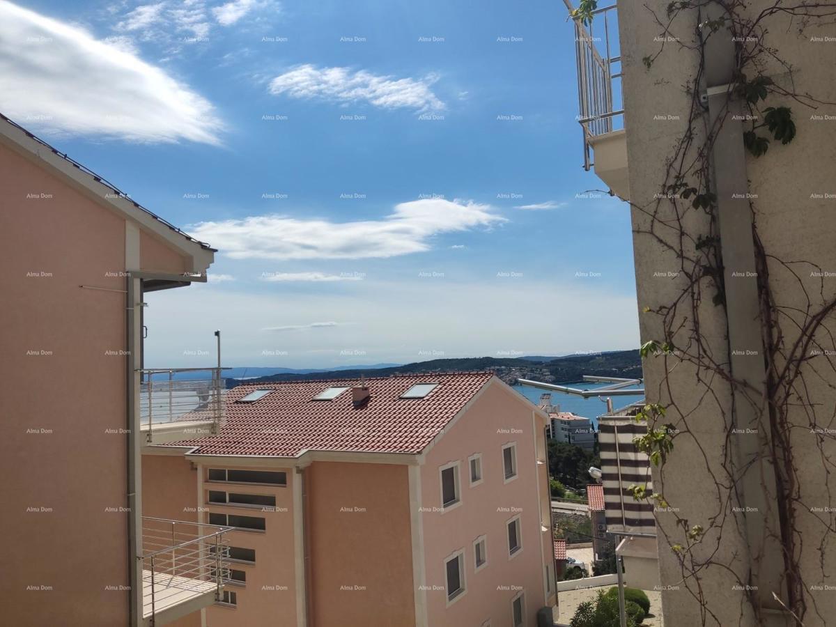Prodaja - lepo urejen stan z dodatno enoto in parkirnim mestom, Trogir! Pogled na morje!