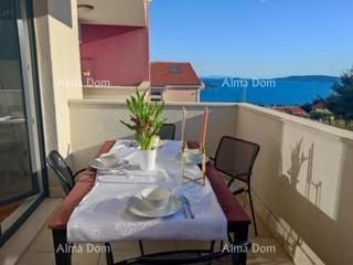 Prodaja - lepo urejen stan z dodatno enoto in parkirnim mestom, Trogir! Pogled na morje!