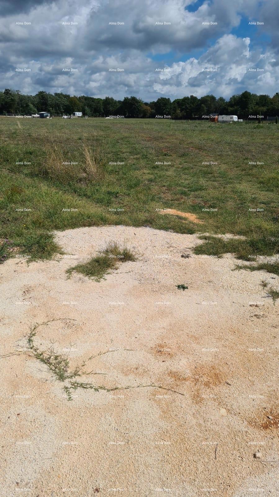 Građevinsko zemljišče 922 m², Loborika!