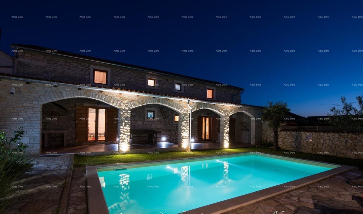 Samostoječa kamena hiša s bazenom, 2 stanova, Juršići