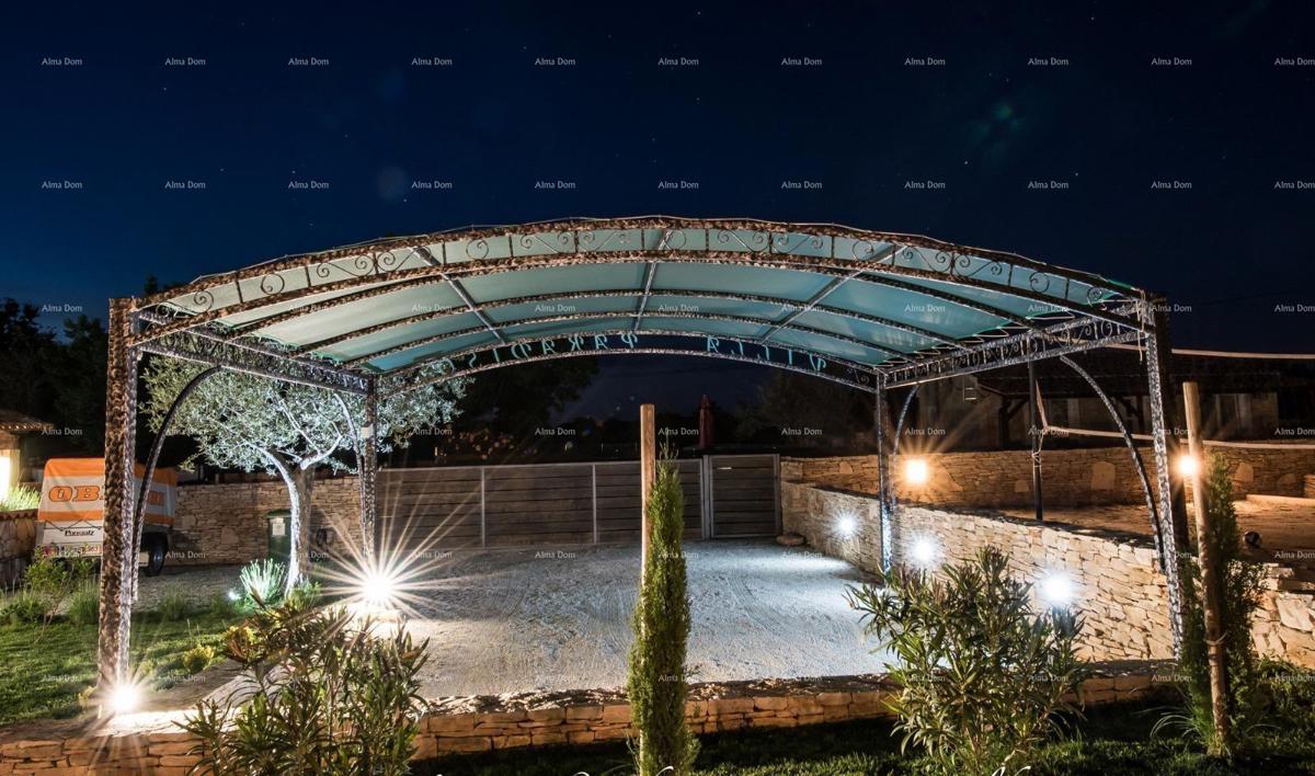 Samostoječa kamena hiša s bazenom, 2 stanova, Juršići