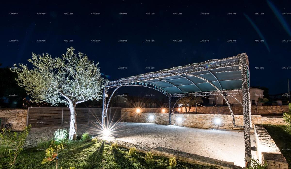 Samostoječa kamena hiša s bazenom, 2 stanova, Juršići