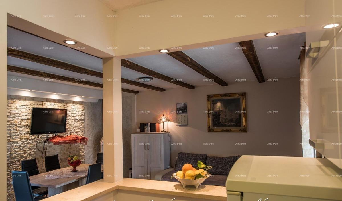 Samostoječa kamena hiša s bazenom, 2 stanova, Juršići