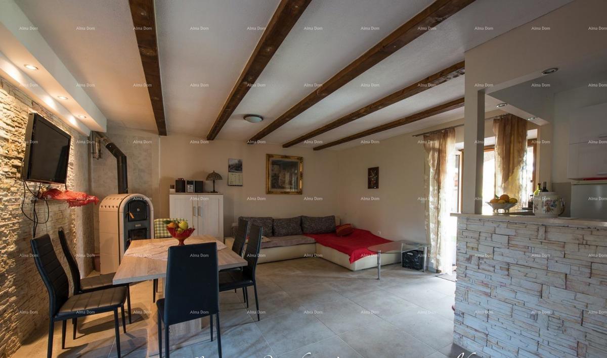 Samostoječa kamena hiša s bazenom, 2 stanova, Juršići