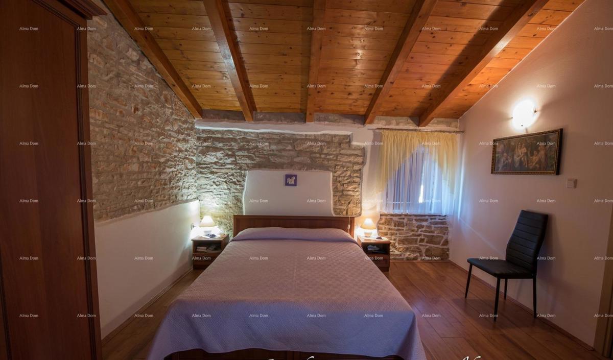 Samostoječa kamena hiša s bazenom, 2 stanova, Juršići