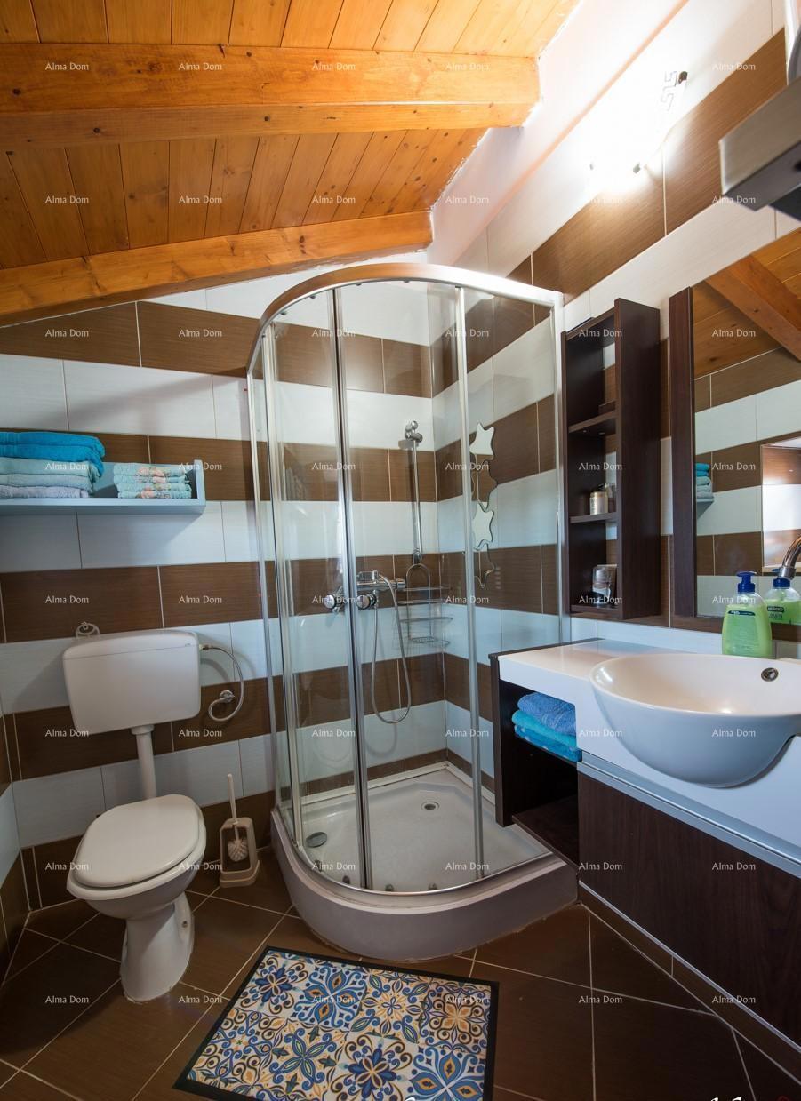 Samostoječa kamena hiša s bazenom, 2 stanova, Juršići