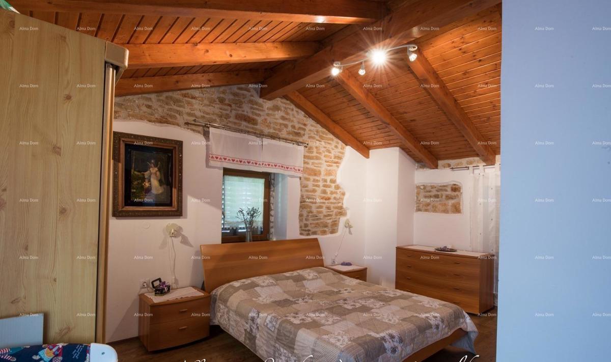 Samostoječa kamena hiša s bazenom, 2 stanova, Juršići