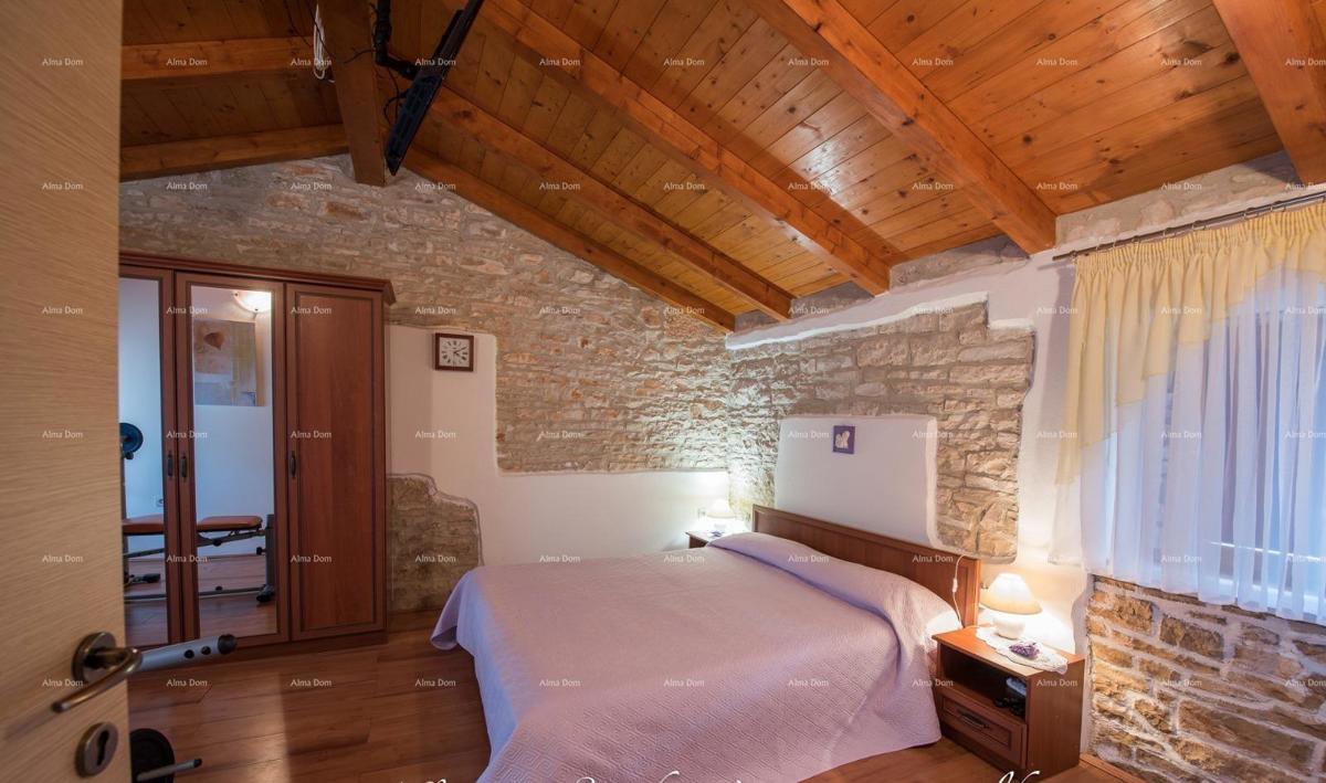 Samostoječa kamena hiša s bazenom, 2 stanova, Juršići