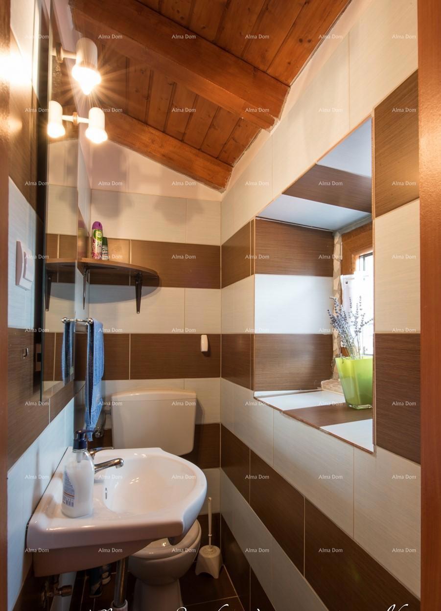 Samostoječa kamena hiša s bazenom, 2 stanova, Juršići