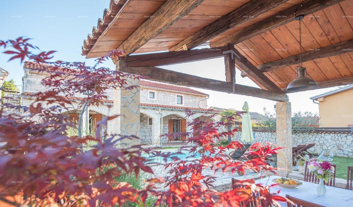 Samostoječa kamena hiša s bazenom, 2 stanova, Juršići