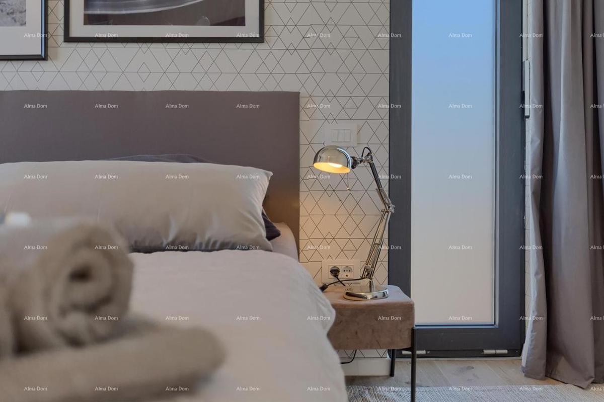 Pula Galižana. Vila s bazenom, zunanjo kuhinjo in pogledom na morje.