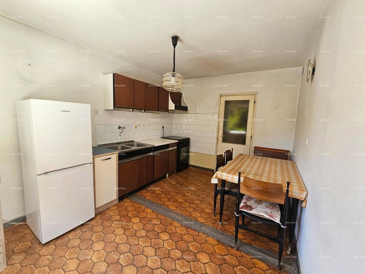 Prodaja - stan s dvema spalnicama na odlični lokaciji, Pula!