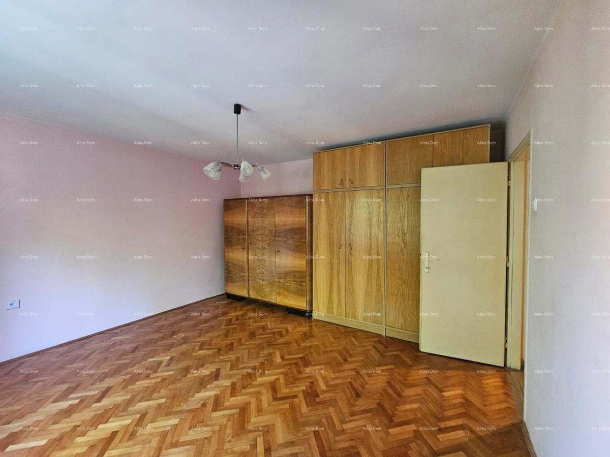 Prodaja - stan s dvema spalnicama na odlični lokaciji, Pula!