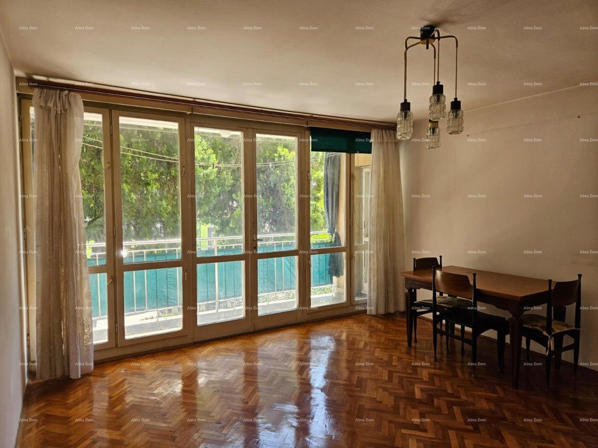 Prodaja - stan s dvema spalnicama na odlični lokaciji, Pula!