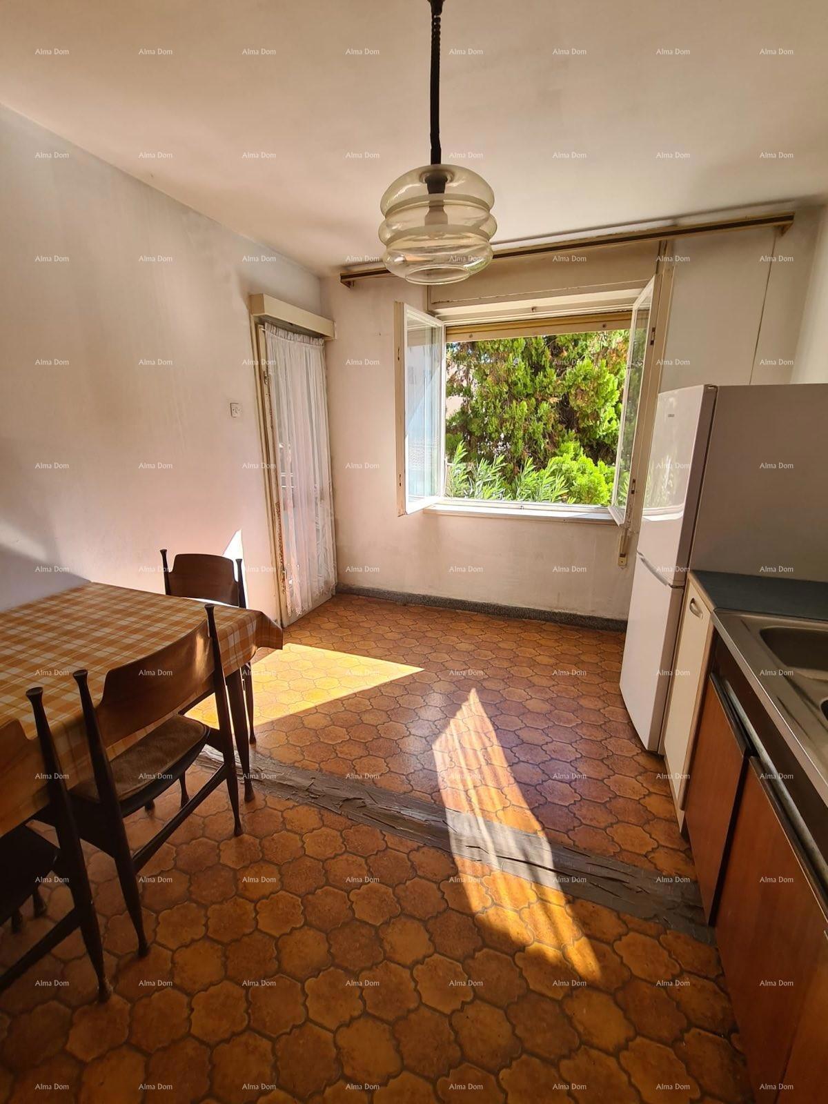 Prodaja - stan s dvema spalnicama na odlični lokaciji, Pula!