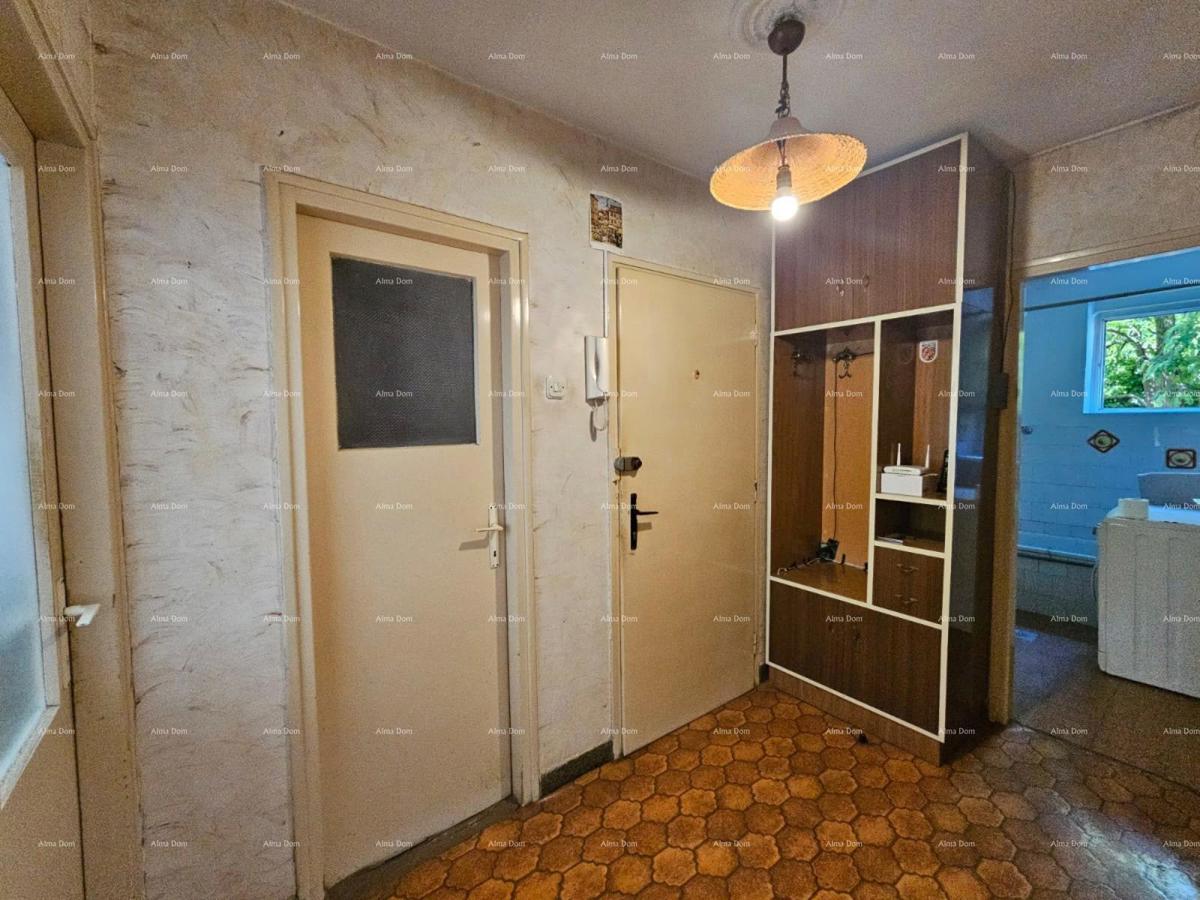 Prodaja - stan s dvema spalnicama na odlični lokaciji, Pula!