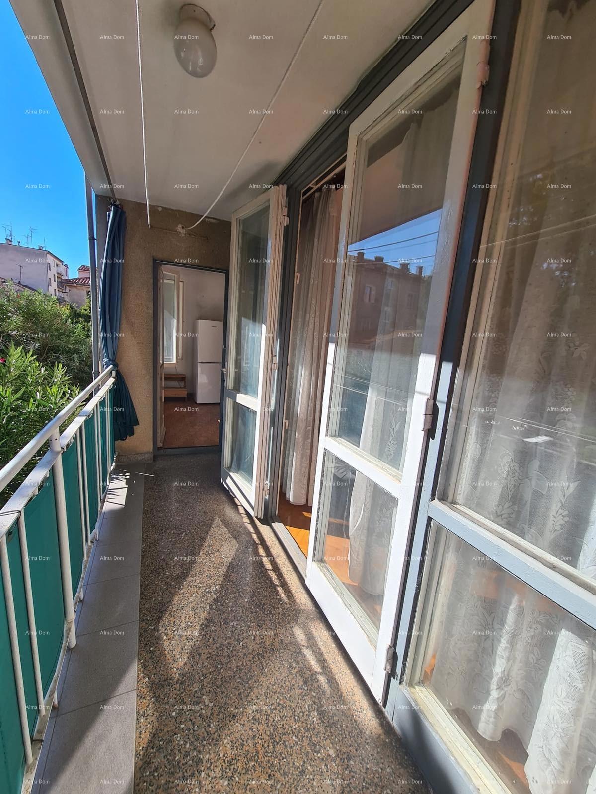 Prodaja - stan s dvema spalnicama na odlični lokaciji, Pula!