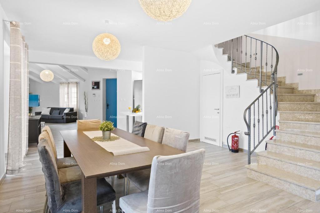 Prodamo čudovito, luksuzno istrsko vilo na atraktivni lokaciji, Pošesi, Medulin!