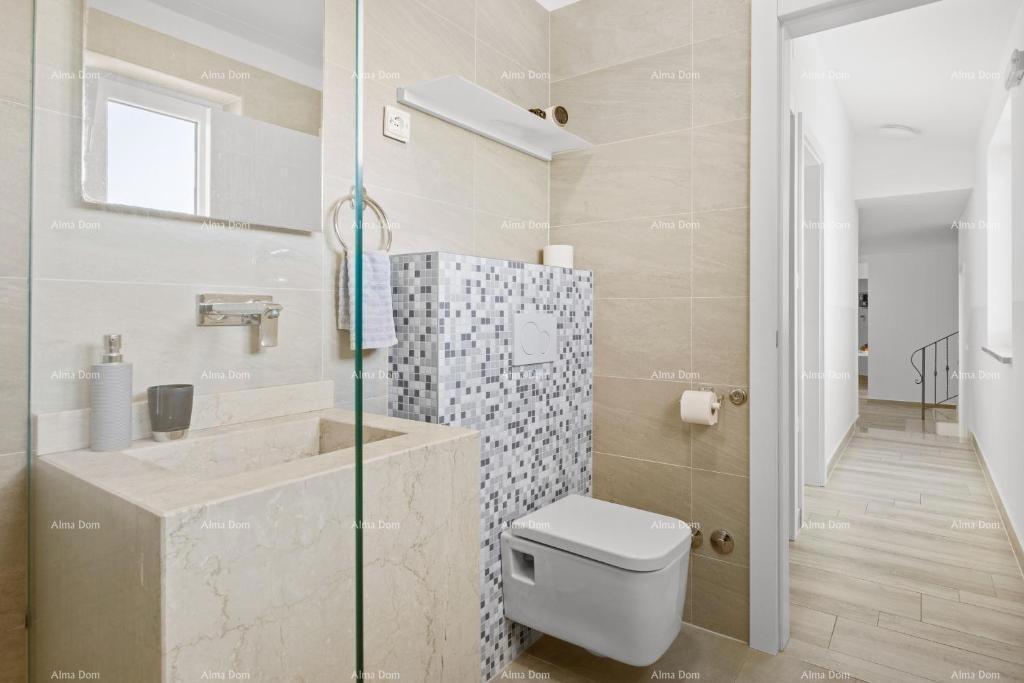 Prodamo čudovito, luksuzno istrsko vilo na atraktivni lokaciji, Pošesi, Medulin!