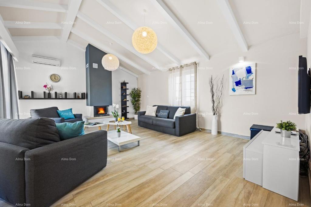 Prodamo čudovito, luksuzno istrsko vilo na atraktivni lokaciji, Pošesi, Medulin!