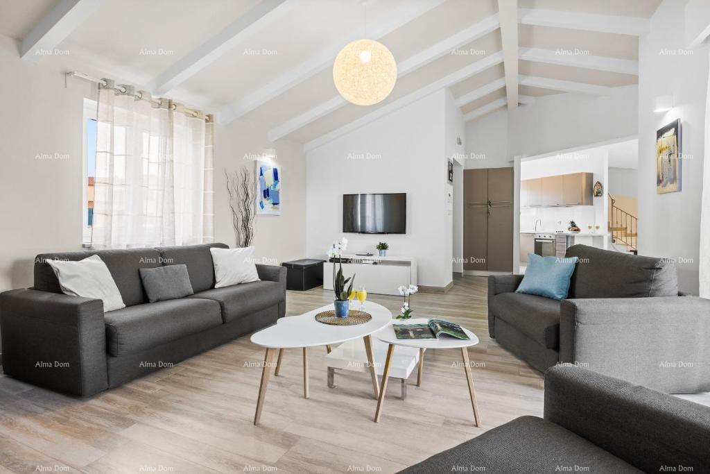 Prodamo čudovito, luksuzno istrsko vilo na atraktivni lokaciji, Pošesi, Medulin!