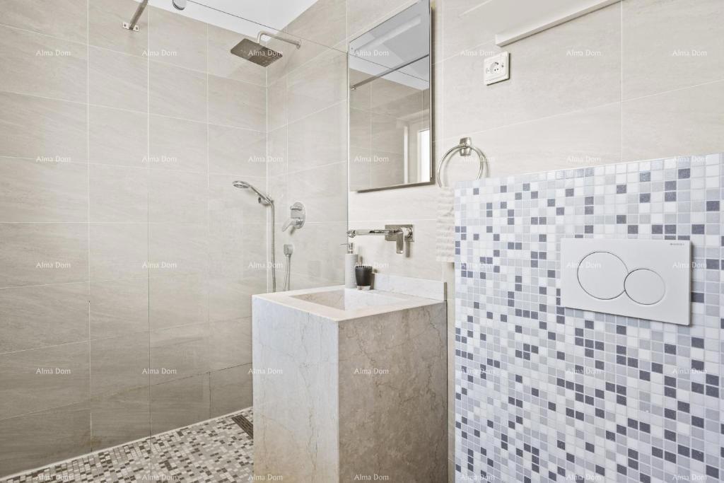 Prodamo čudovito, luksuzno istrsko vilo na atraktivni lokaciji, Pošesi, Medulin!