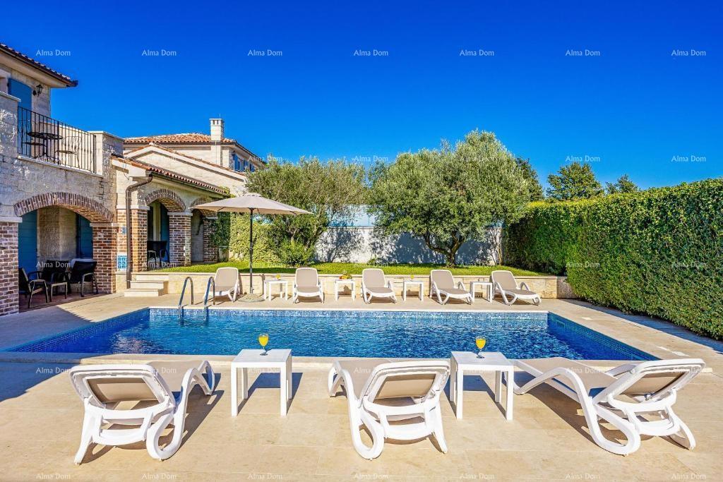 Prodamo čudovito, luksuzno istrsko vilo na atraktivni lokaciji, Pošesi, Medulin!