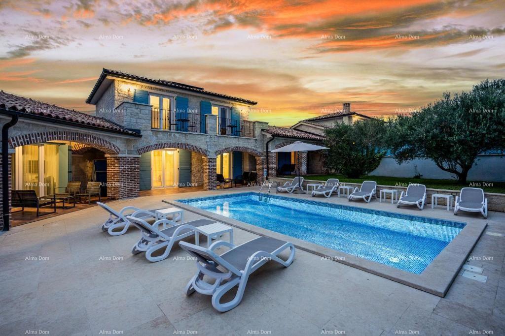 Prodamo čudovito, luksuzno istrsko vilo na atraktivni lokaciji, Pošesi, Medulin!