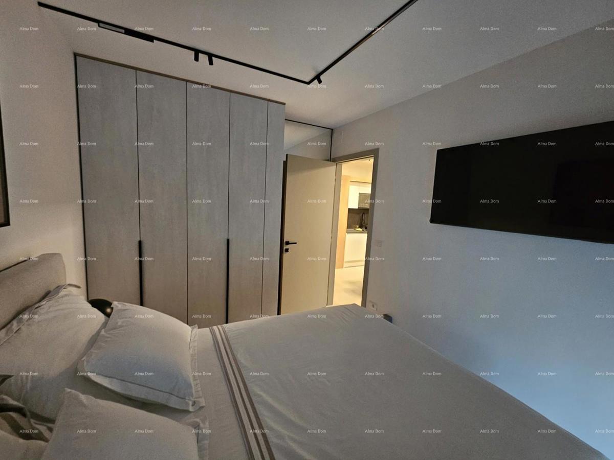 Pula – Nov, moderno opremljen stan s terasom