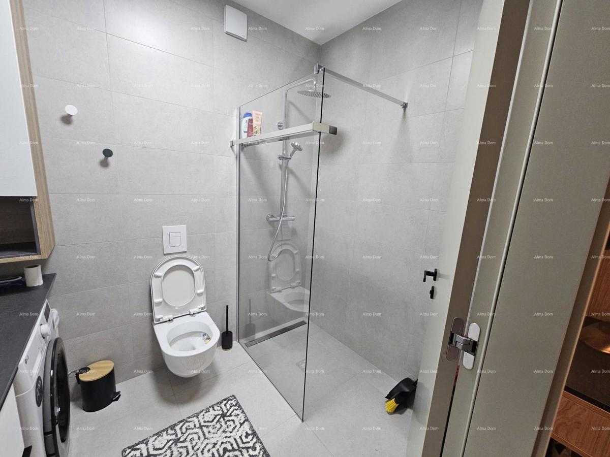 Pula – Nov, moderno opremljen stan s terasom