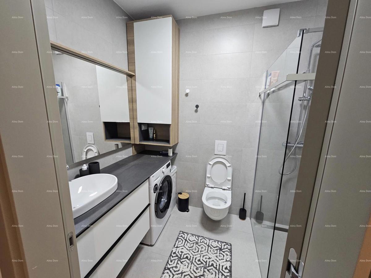 Pula – Nov, moderno opremljen stan s terasom