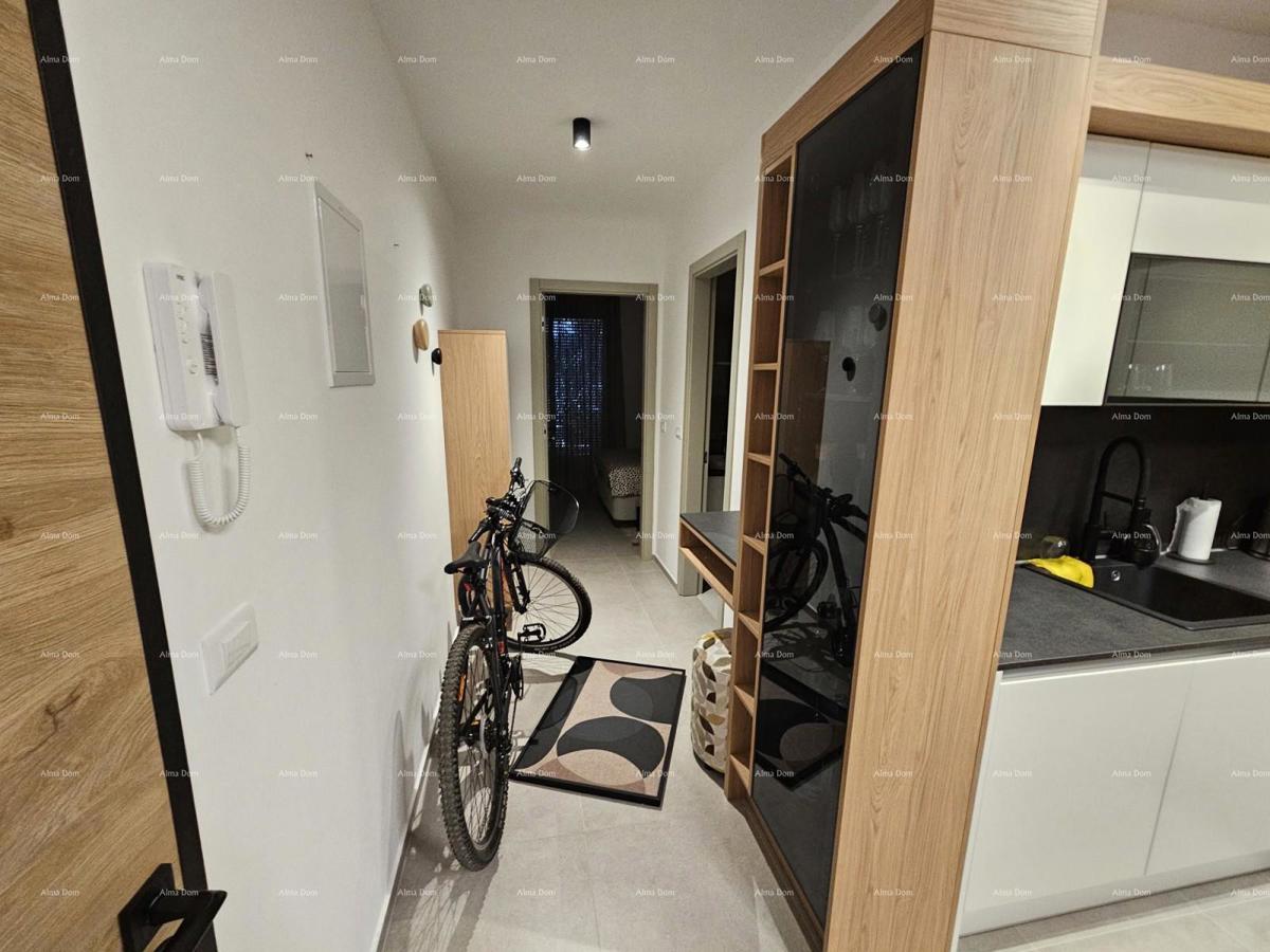 Pula – Nov, moderno opremljen stan s terasom